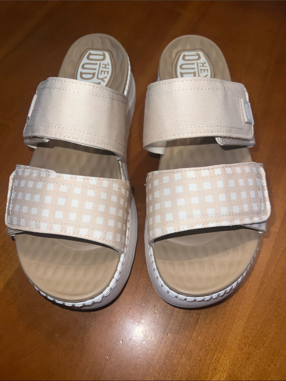 Women’s size 9 hey dude brand NWOT Delray slide Gingam tan